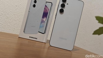 Saat dirilis Galaxy A55 akan menjalankan One UI 6 berbasis Android 14. Samsung menjanjikan pengguna mendapatkan update sistem operasi sebanyak empat kali dan pembaruan keamanan selama lima tahun. Foto: Adi Fida Rahman/detikINET