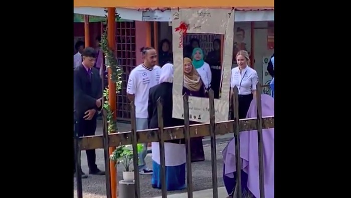 Hamilton bikin kejutan di SMK Malaysia