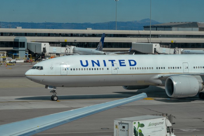 Ilustrasi United Airlines Boeing 777-300 OER