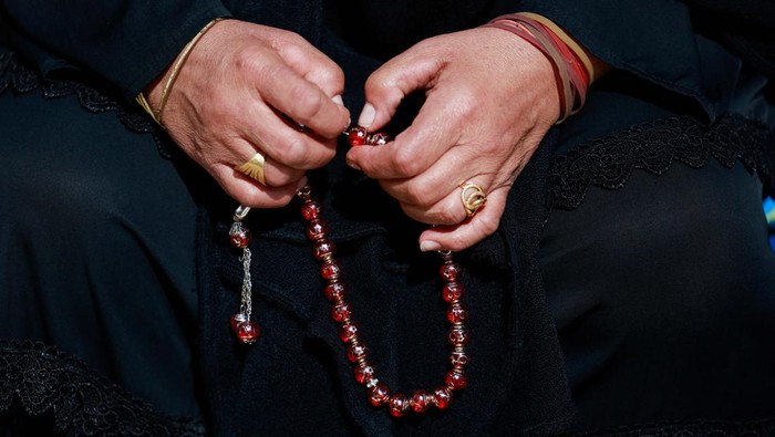 A Muslim woman prays on the day of the first Friday prayers during Ramadan on the Al-Aqsa compound, also known to Jews as Temple Mount, amid the ongoing conflict between Israel and the Palestinian group Hamas, in Jerusalem's Old City, March 15, 2024. REUTERS/Ammar Awad