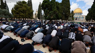 Melihat Salat Jumat Pertama Ramadan di Masjid Al-Aqsa