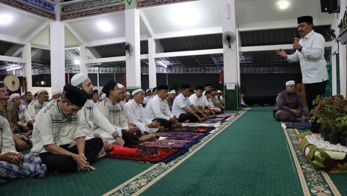 Kakanwil Kemenkumham DKI Ibnu Chuldun melakukan safari Ramadan di Rutan Kelas I Cipinang (dok istimewa).