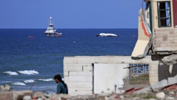 The Open Arms maritime vessel that set sail from Larnaca in Cyprus carrying humanitarian aid approaches the coast of Gaza City on March 15, 2024. The Open Arms, which the Spanish charity operating it says is carrying 200 tonnes of food for Gazans threatened with famine after more than five months of war via a new maritime corridor, was visible off the war-ravaged territory on March 15. (Photo by AFP)