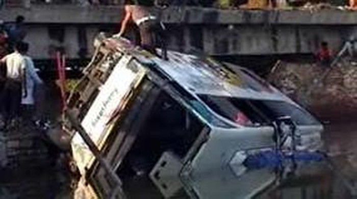 Kecelakaan bus di Tuban tahun 2008 silam.