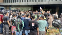 Di kawasan Mangga Besar, Jakarta Barat ini ada lapak kolak viral. Lapaknya sederhana, hanya menggunakan gerobak. Foto: detikcom/Riska Fitria