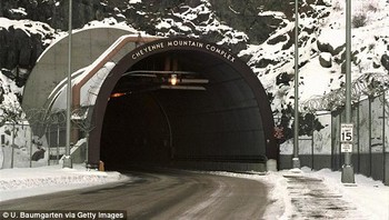 Kompleks Pegunungan Cheyenne di Colorado, AS, dibangun untuk NORAD untuk mengarahkan respons AS terhadap perang nuklir dengan Uni Soviet selama Perang Dingin. Foto: U. Baumgarten via Daily Mail