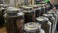 Harganya ramah di kantong, mulai dari Rp 18 ribu, traveler bisa membungkus kopi dari sini.