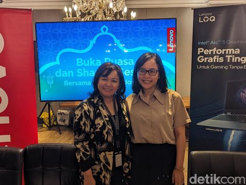 Commercial Marketing Lead Lenovo Indonesia Diantika (kiri) dan Consumer Marketing Lead Lenovo Indonesia Agnasta