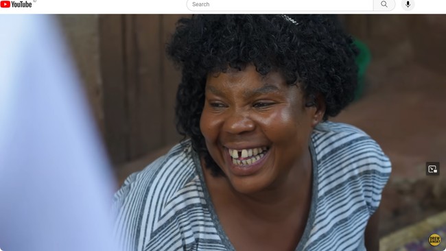 Mariam berusaha untuk menyekolahkan semua anaknya meski ada beberapa yang sudah berhenti karena masalah biaya. Ia mengaku mencintai semua anaknya dan berharap masa depan yang lebih baik untuk mereka semua. Foto: YouTube Drew Binsky