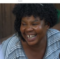 Mariam berusaha untuk menyekolahkan semua anaknya meski ada beberapa yang sudah berhenti karena masalah biaya. Ia mengaku mencintai semua anaknya dan berharap masa depan yang lebih baik untuk mereka semua. Foto: YouTube Drew Binsky