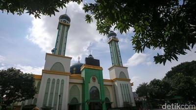 Melihat Kemegahan Masjid Agung Al-Barkah Bekasi