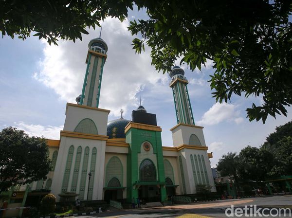 Melihat Kemegahan Masjid Agung Al-Barkah Bekasi
