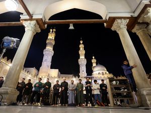 Melihat Suasana Salat Tarawih di Masjid Al-Azhar Mesir