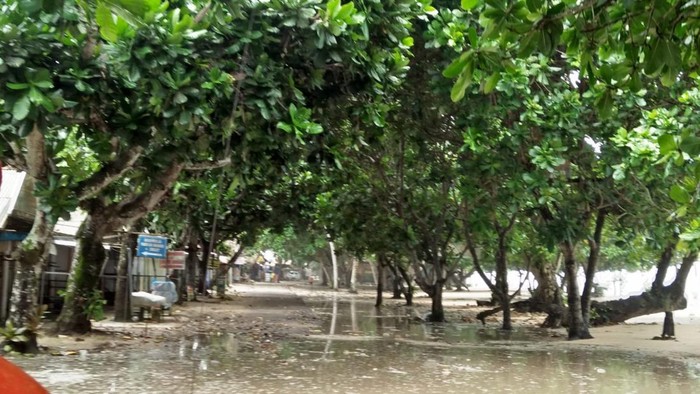 Pantai Jembatan Panjang Malang ditutup dampak cuaca ekstrem