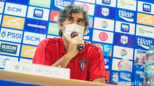 Pelatih Bali United Stefano Teco Cugurra.