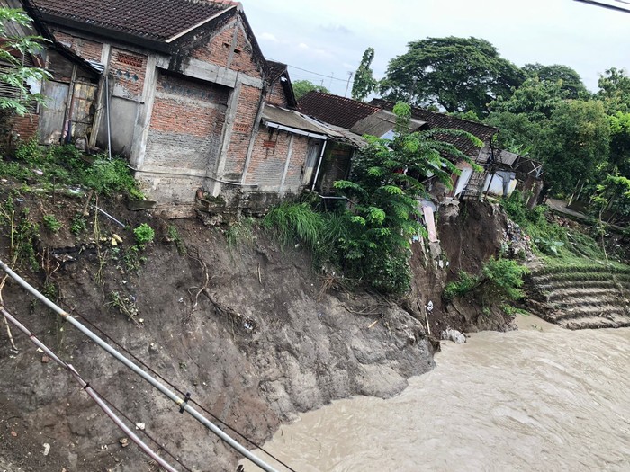 pemkab pantau banjir di bojonegoro