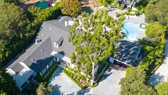Penampakan rumah Cara Delevingne sebelum terbakar Penampakan rumah Cara Delevingne sebelum terbakar