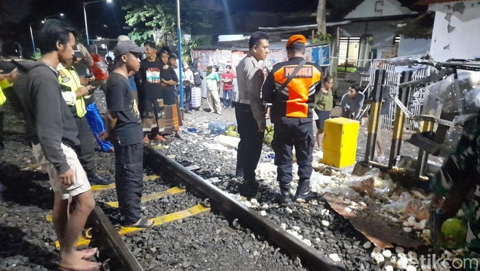 pengendara rokda 3e tcewas elakaan ka di kota kediri