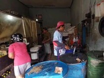 Warga Bojonegoro Keluhkan Harga Migor Curah Mahal