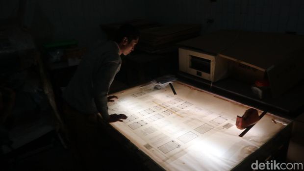 Percetakan Al-Qur'an di Kudus. Percetakan ini eksis sejak 1952.