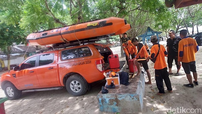 Petugas BPBD menemui keluarga nelayan panceng yang hilang ditemukan tewas terdampar di Sumenep.