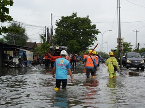 PLN Pulihkan Jaringan Listrik Terdampak Cuaca Ekstrem di Jateng-DIY