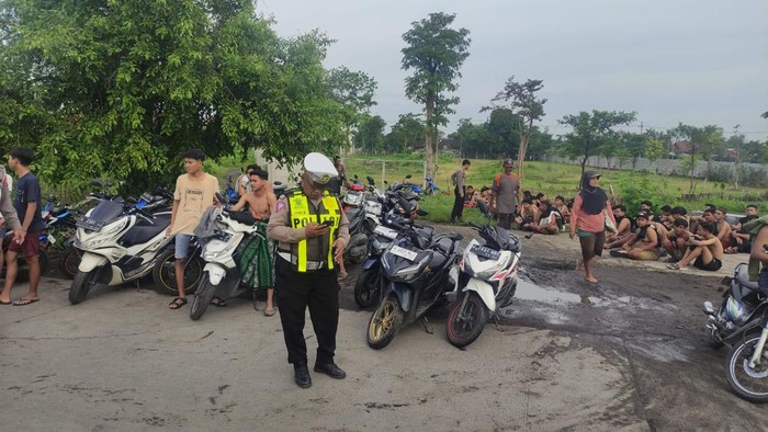 Polisi Gagalkan Aksi Balap Liar di Sidoarjo Polisi Gagalkan Aksi Balap Liar di Sidoarjo