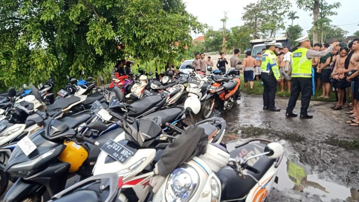 Polisi Gagalkan Aksi Balap Liar di Sidoarjo Polisi Gagalkan Aksi Balap Liar di Sidoarjo