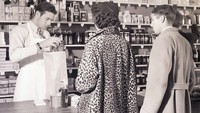 Walaupun pernah ada supermarket yang menggunakan jendela besar tetapi ukuran toko belum sebesar sekarang. Ukurannya hanya sekitar 4.500 meter persegi yang menyatukan area belanja dengan gudang sekaligus. Foto: Good Housekeeping