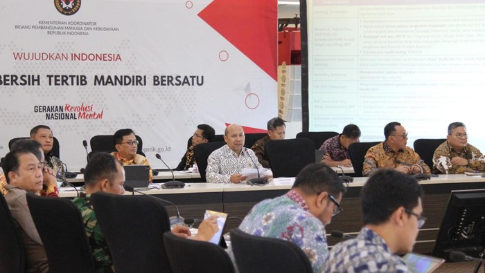 rapat koordinasi lintas sektor guna membahas persiapan Idul Fitri 1445 hijriah dan arus mudik Lebaran tahun 2024 di Kemenko PMK, Jumat (15/3/2024).