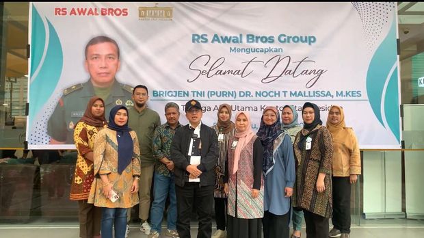 RS Awal Bros Panam di Jalan HR Soebrantas Kota Pekanbaru menerima kunjungan dari Tenaga Ahli Kedeputian II Kantor Staf Presiden, Brigjen TNI (Purn) dr Noch T Mallisa M.Kes.