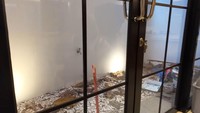 Ini adalah taman kecil yang bagian atasnya tanpa atap. Letaknya berada di depan dapur di lantai 1.