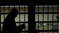 Warga binaan mengikuti tadarus Al Quran di Lapas Perempuan Kelas III Kendari, Sulawesi Tenggara, Sabtu (16/3/2024).