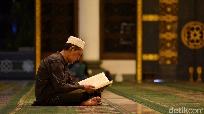 Tadarus Al Quran di Masjid Al Akbar Surabaya