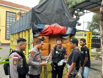 Truk Asal Bali Terciduk Polisi Saat Mau Kirimkan Arak ke Probolinggo