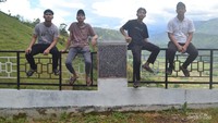 Di belakang kami ini adalah Lembah Limbong.