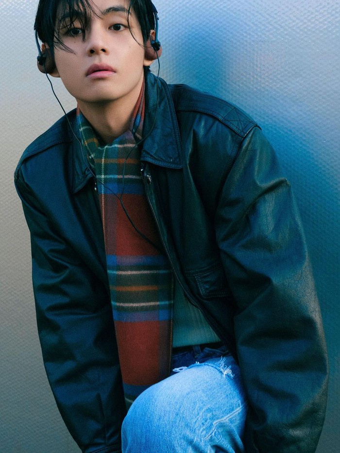 V BTS Teaser foto V BTS untuk single FRI(END)S.