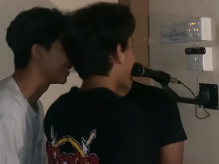 Aksi remaja masjid yang bangunkan sahur dengan cara yang unik dan bikin ngakak.