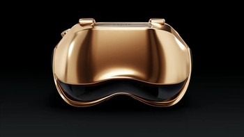 Caviar melapisi perangkat komputasi spasial ini dengan emas 18 karat. Foto: Caviar