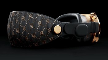 Di bagian headband juga dihiasi pola dengan tulisan VR. Foto: Caviar