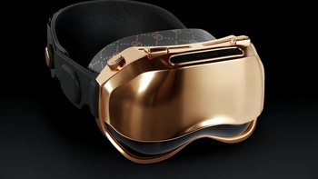 Vision Pro unik ini dilengkapi dengan visor di bagian depan untuk melindungi privasi pengguna yang tidak ingin matanya ditampilkan di layar eksternal. Foto: Caviar