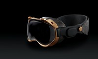 Apple Vision Pro berbalut emas 18K