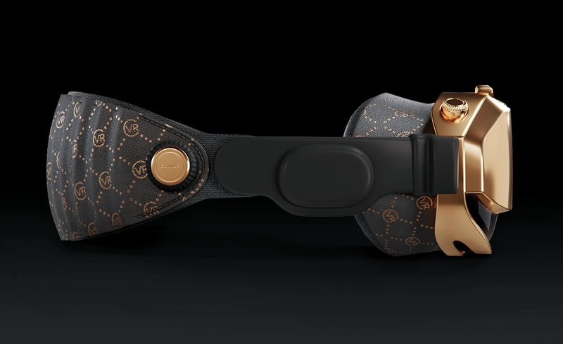 Apple Vision Pro berbalut emas 18K