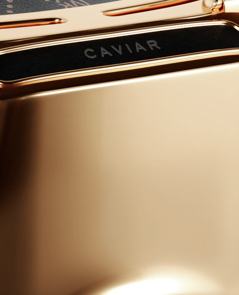 Apple Vision Pro berbalut emas 18K