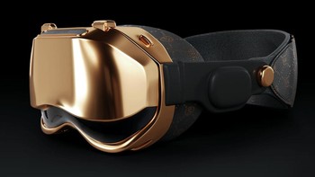 Headset Apple Vision Pro berbalut emas itu merupakan ciptaan Caviar, perusahaan yang dikenal membuat gadget custom versi sultan. Foto: Caviar
