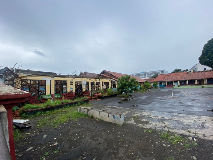 Atap SDN Kedaung, Sawangan, Depok, ambruk (Devi/detikcom)