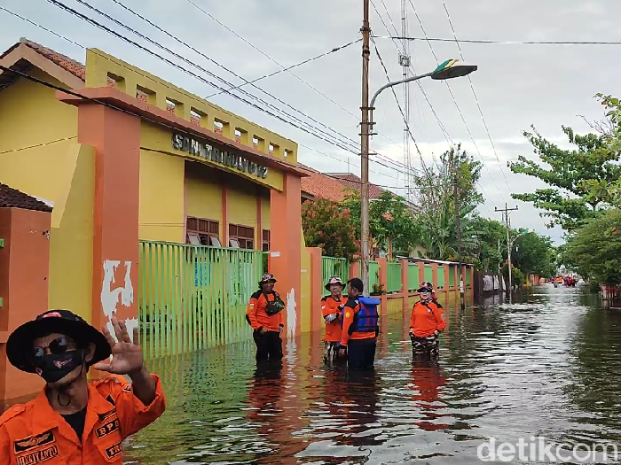 Banjir di Kelurahan Trimulyo, Kota Semarang, Minggu (17/3/2024) sore.