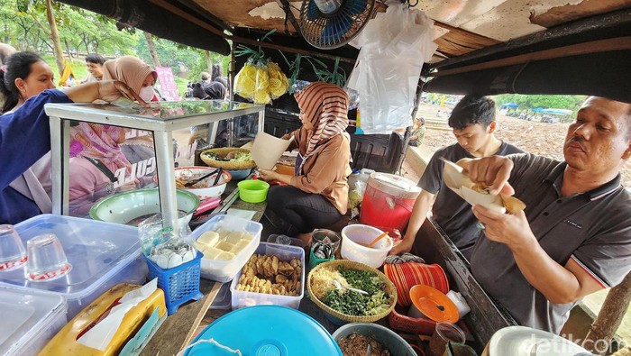 Berburu Takjil Sembari Ngabuburit di Inspeksi Pesanggrahan Jaksel Berburu Takjil Sembari Ngabuburit di Inspeksi Pesanggrahan Jaksel
