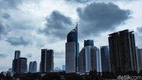 Matahari pun enggan menampakkan diri karena tertutup awan hitam.