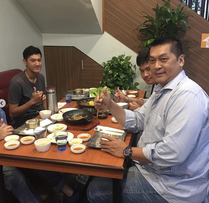 Donny Kesuma Hobi Makan Bareng Anak dan Keluarga, Ini Potretnya!